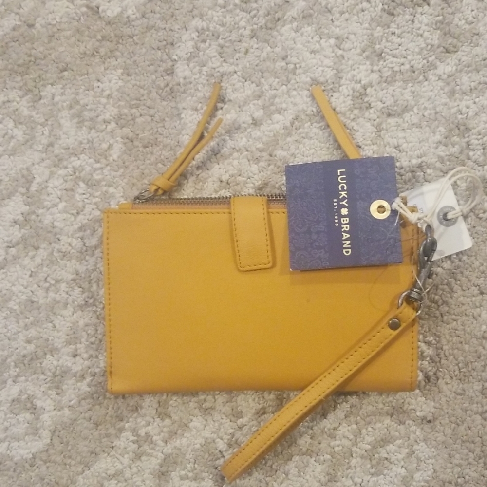 Lucky brand wristlet clutch